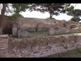 03020 ostia - regio ii - insula ix - edificio (ii,ix,6) - suedseite - raeume links der apsis der aula del gruppo di marte e venere (ii,ix,3) - 09-2022.jpg